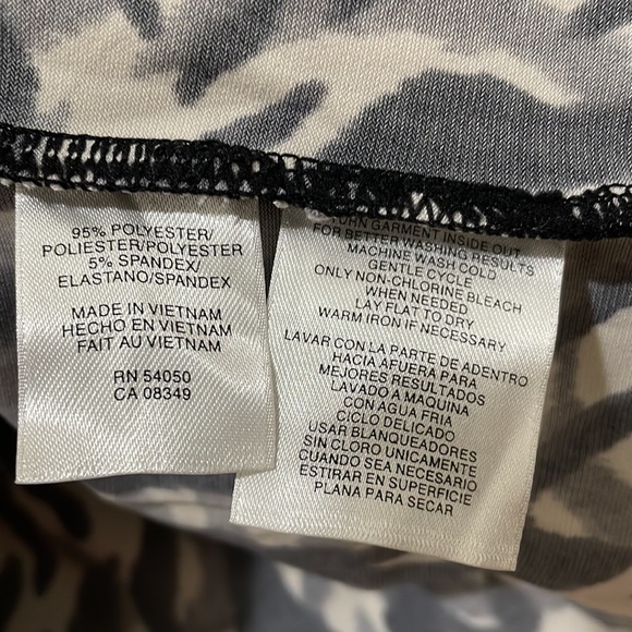 Anne Klein animal print top (sz s) - Picture 8 of 9